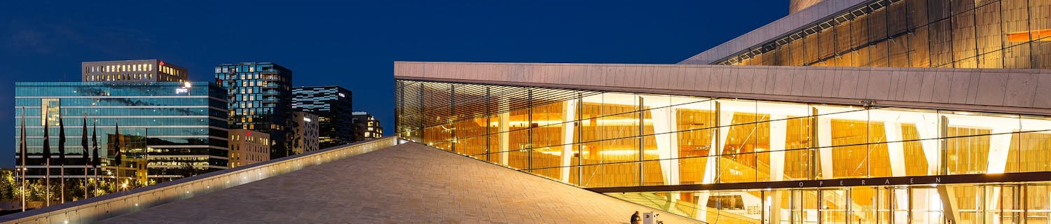 Billede af Operahuset i Oslo i den blå time